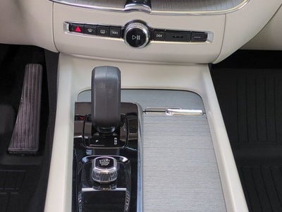 2024 Volvo XC60 Plus Dark Theme