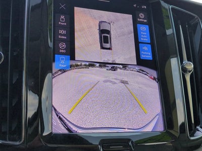 2024 Volvo XC60 Plus Dark Theme