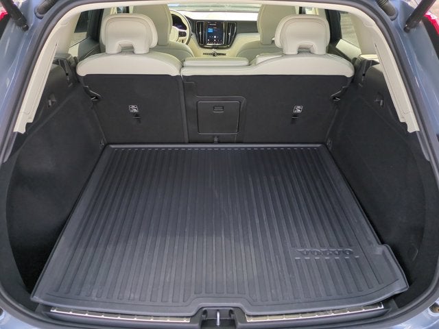 2024 Volvo XC60 Plus Dark Theme