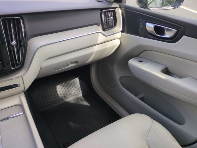2024 Volvo XC60 Plus Dark Theme