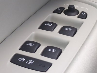 2024 Volvo XC60 Plus Dark Theme