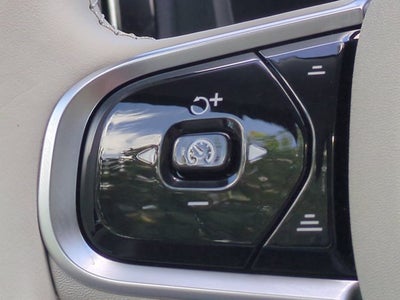 2024 Volvo XC60 Plus Dark Theme