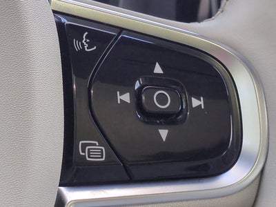 2024 Volvo XC60 Plus Dark Theme
