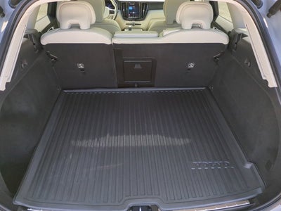2024 Volvo XC60 Plus Dark Theme