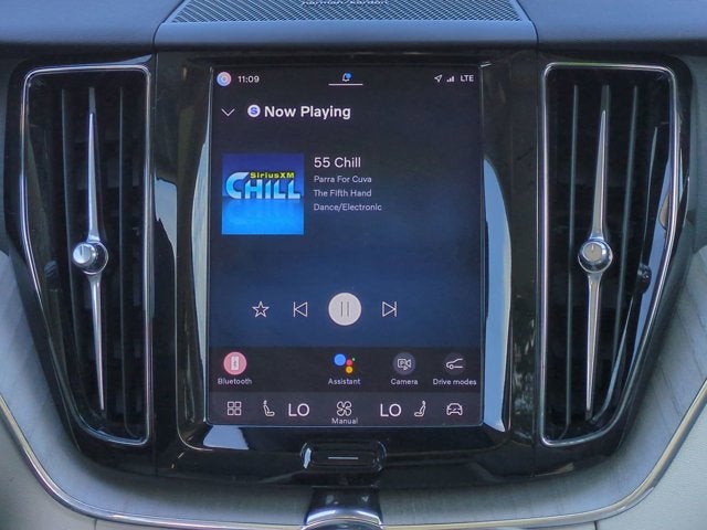 2024 Volvo XC60 Plus Dark Theme