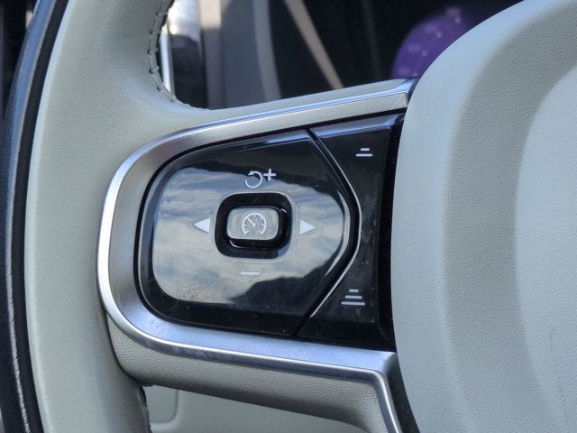 2024 Volvo XC60 Plus Dark Theme