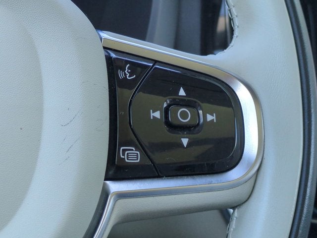 2024 Volvo XC60 Plus Dark Theme