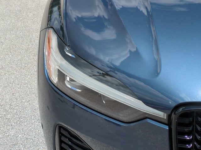 2023 Volvo XC60 Plus Dark Theme