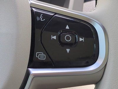 2023 Volvo XC60 Plus Dark Theme