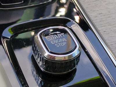 2023 Volvo XC60 Plus Dark Theme
