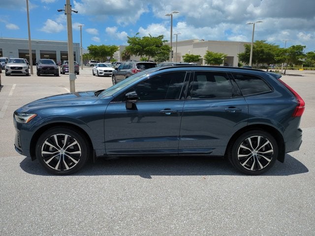 2023 Volvo XC60 Plus Dark Theme