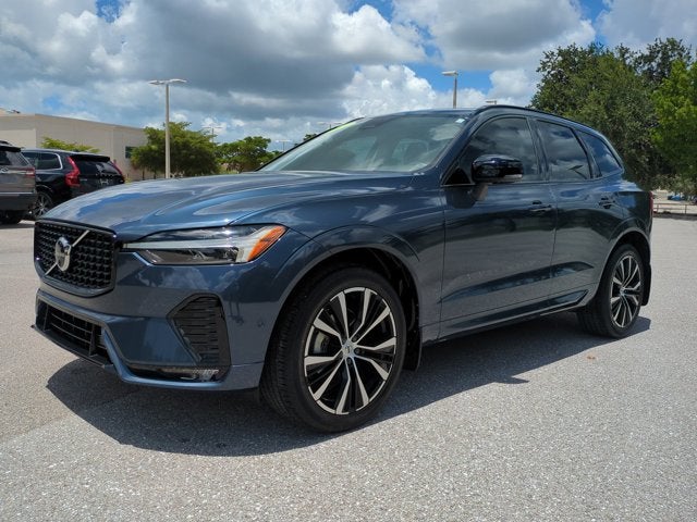 2023 Volvo XC60 Plus Dark Theme