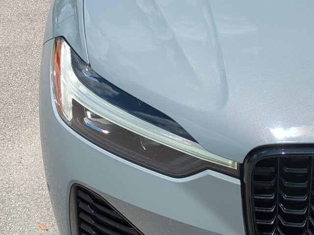 2024 Volvo XC60 Plus Dark Theme