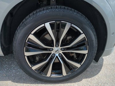 2024 Volvo XC60 Plus Dark Theme