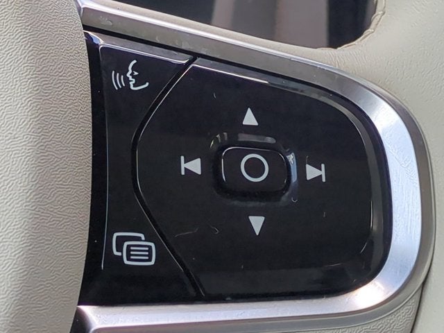 2024 Volvo XC60 Plus Dark Theme