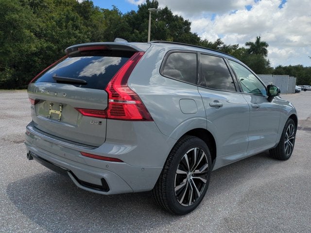 2024 Volvo XC60 Plus Dark Theme