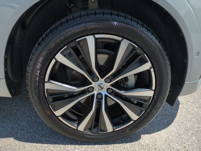 2024 Volvo XC60 Plus Dark Theme