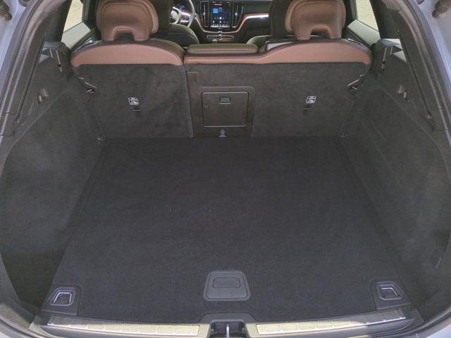 2024 Volvo XC60 Plus Dark Theme