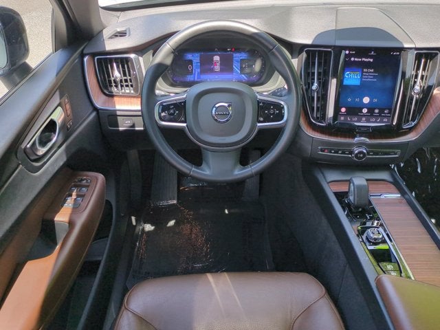 2024 Volvo XC60 Plus Dark Theme