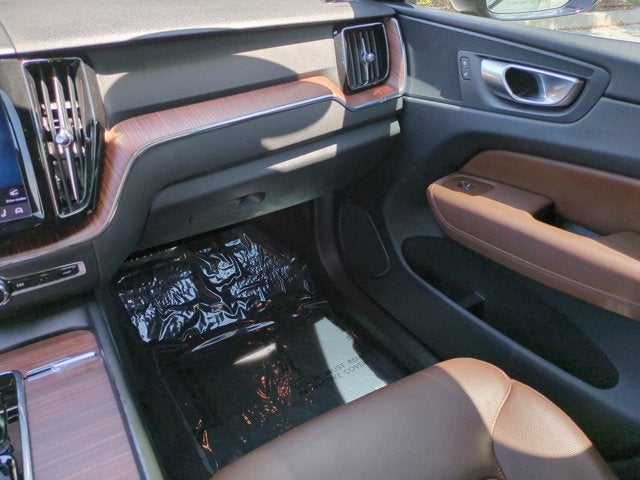 2024 Volvo XC60 Plus Dark Theme