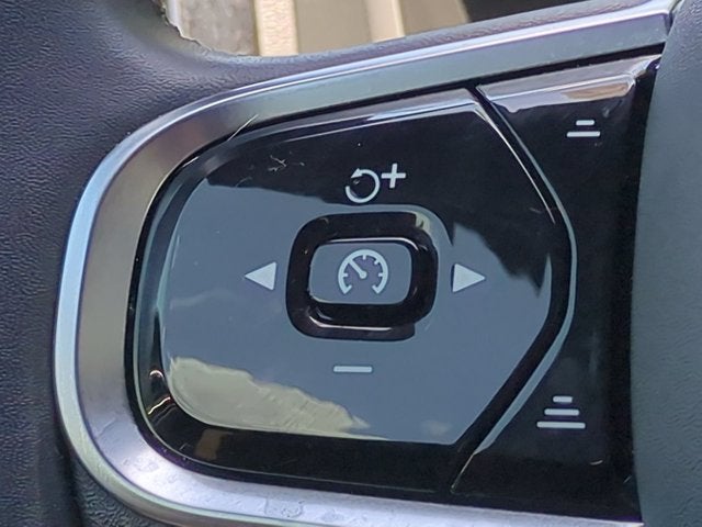 2024 Volvo XC60 Plus Dark Theme