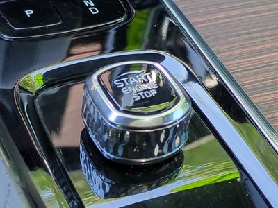 2024 Volvo XC60 Plus Dark Theme