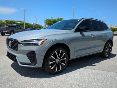 2024 Volvo XC60 Plus Dark Theme