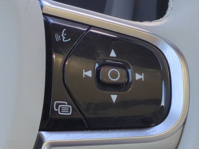 2024 Volvo XC60 Plus Dark Theme