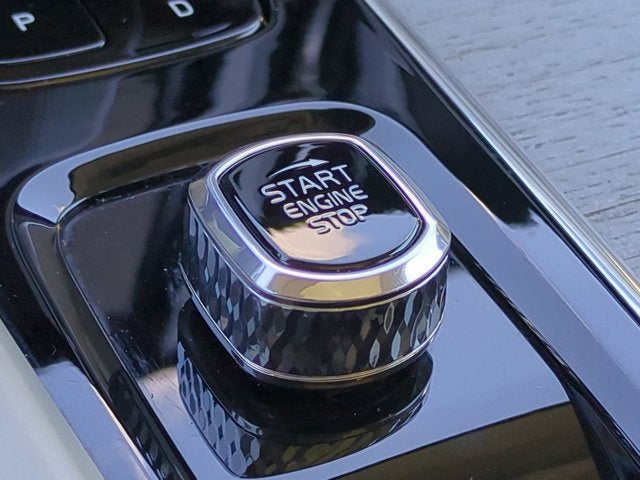 2024 Volvo XC60 Plus Dark Theme