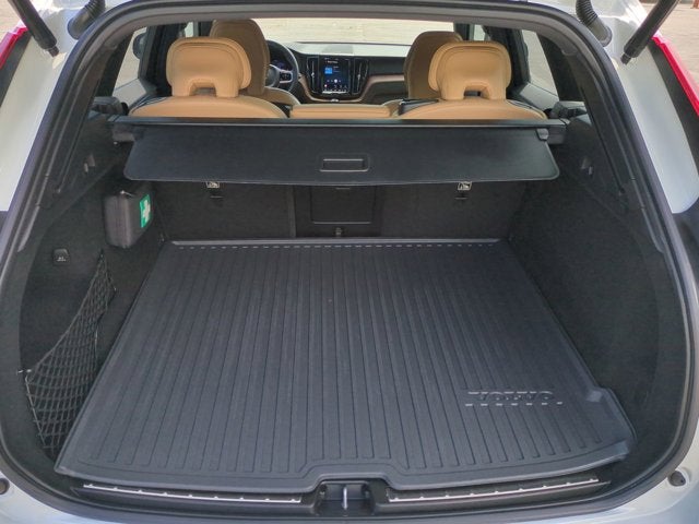 2024 Volvo XC60 Ultimate Dark Theme