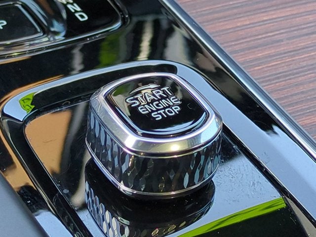 2024 Volvo XC60 Ultimate Dark Theme