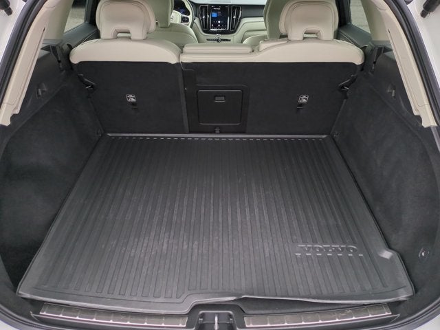 2023 Volvo XC60 Plus Dark Theme