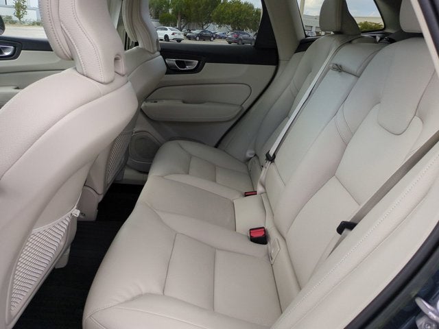 2023 Volvo XC60 Plus Dark Theme