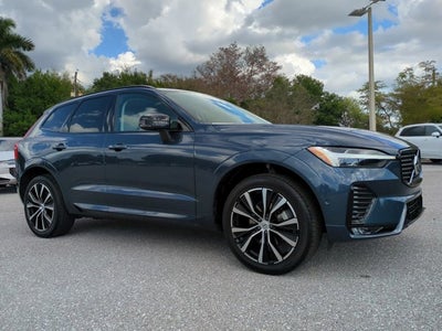 2023 Volvo XC60 Plus Dark Theme