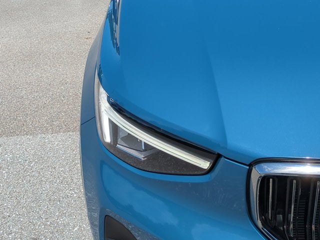 2023 Volvo XC40 Ultimate Bright Theme