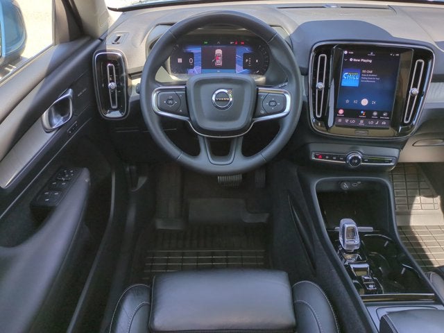 2023 Volvo XC40 Ultimate Bright Theme