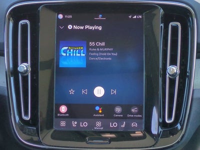 2023 Volvo XC40 Ultimate Bright Theme