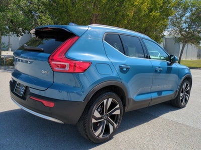 2023 Volvo XC40 Ultimate Bright Theme