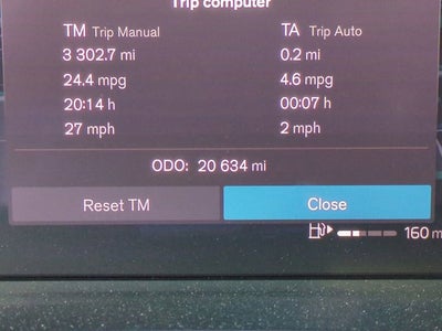 2023 Volvo XC40 Ultimate Bright Theme