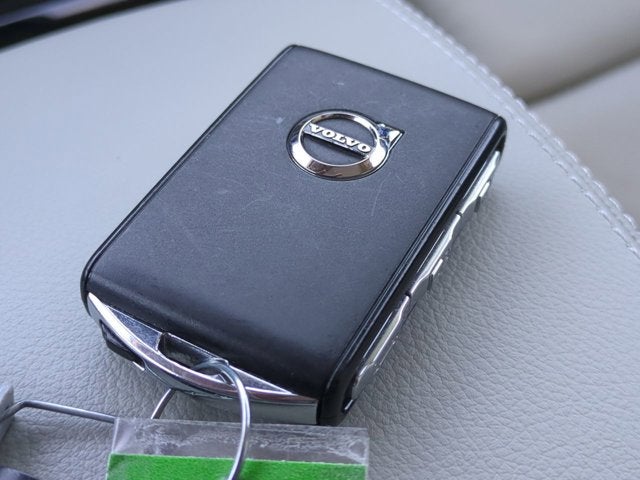 2023 Volvo XC40 Ultimate Bright Theme