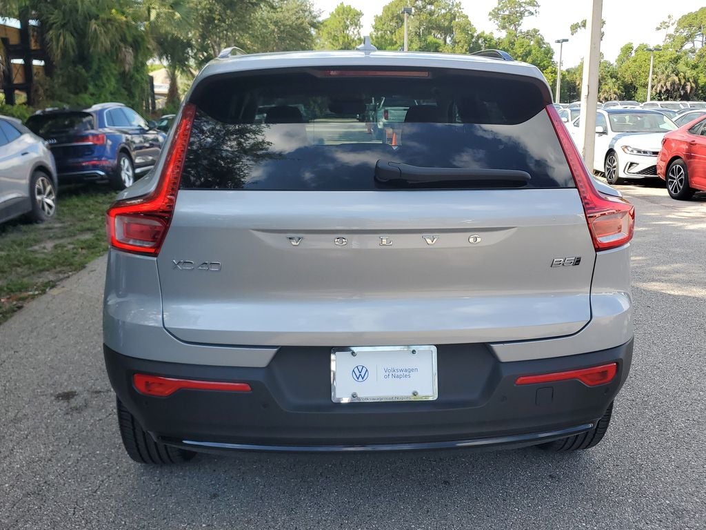 2025 Volvo XC40 B5 Plus Dark Theme