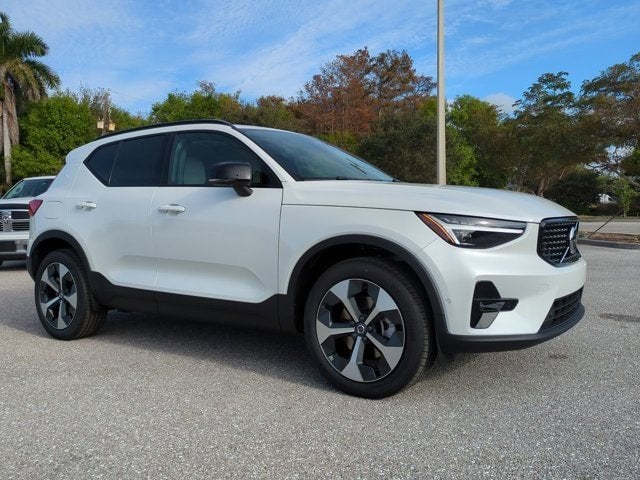 2026 Volvo XC40 Plus