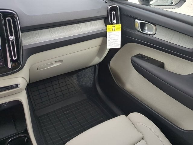 2026 Volvo XC40 Plus