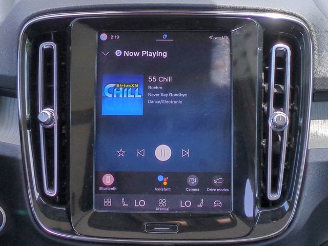 2023 Volvo XC40 Plus Bright Theme