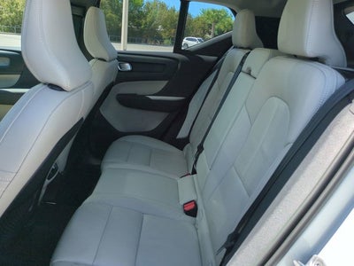 2023 Volvo XC40 Ultimate Bright Theme