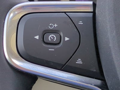 2023 Volvo XC40 Ultimate Bright Theme