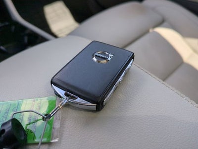 2023 Volvo XC40 Ultimate Bright Theme