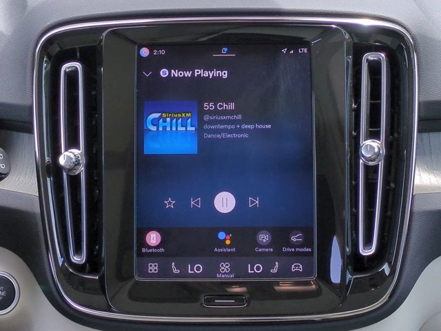 2023 Volvo XC40 Ultimate Bright Theme