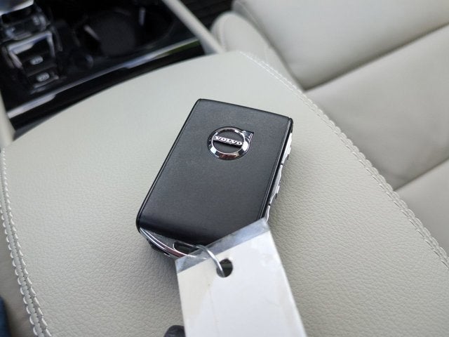 2023 Volvo XC40 Ultimate Bright Theme