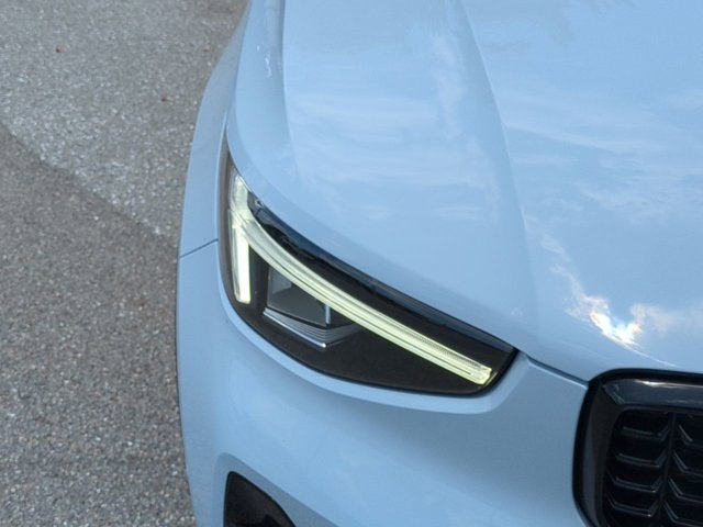 2024 Volvo XC40 Plus Dark Theme